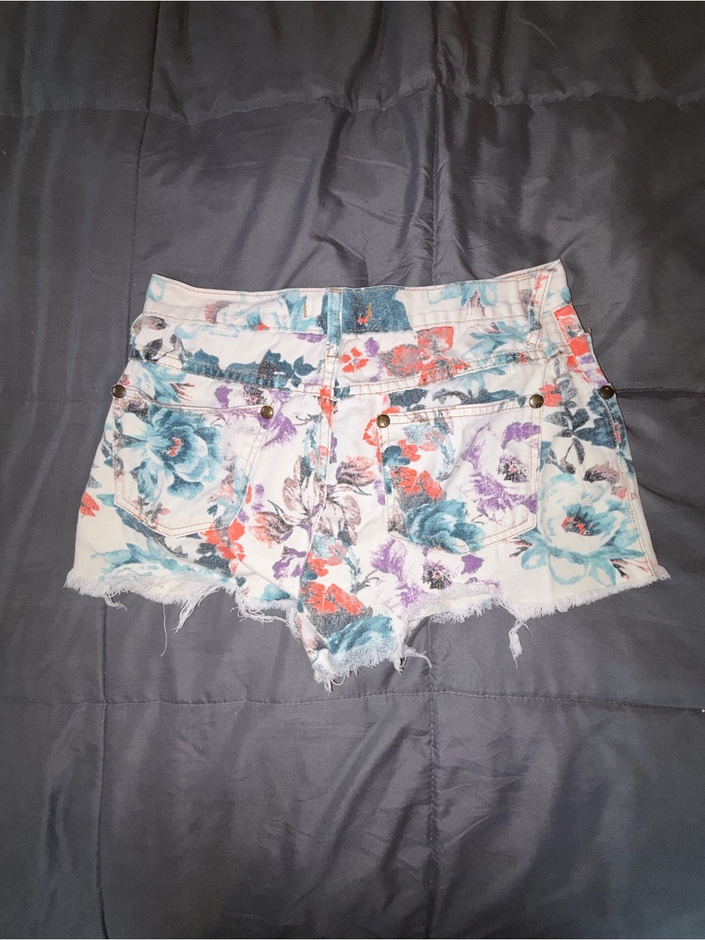 Free People Floral Denim Cutoff Shorts White Blue Boho Festival Size 29 - Picture 2 of 6